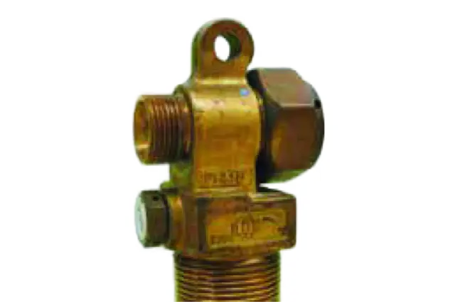 金色の金属製バルブであるPH14B型容器弁の接写。上部には吊り下げ用の穴があり、ねじ込み式の容器接続部が見える。